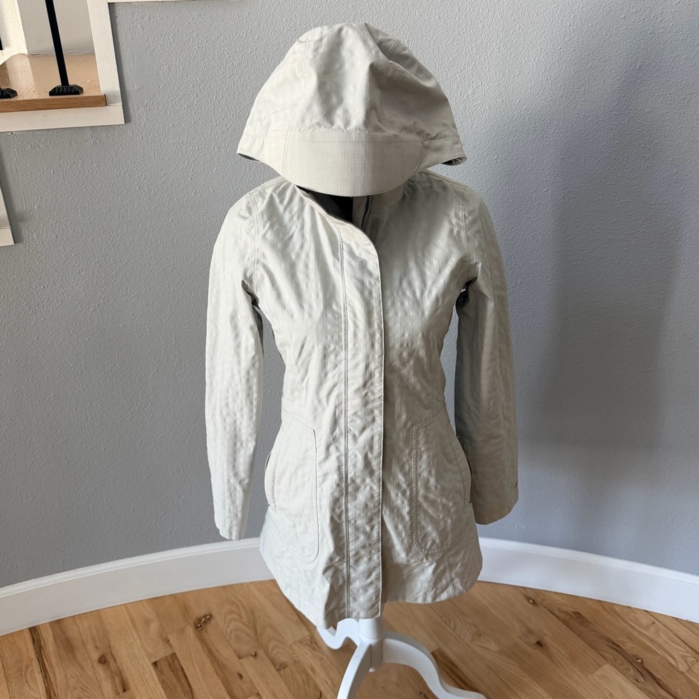 Marmot Women's Hooded Ski Jacket in Creamy Grey